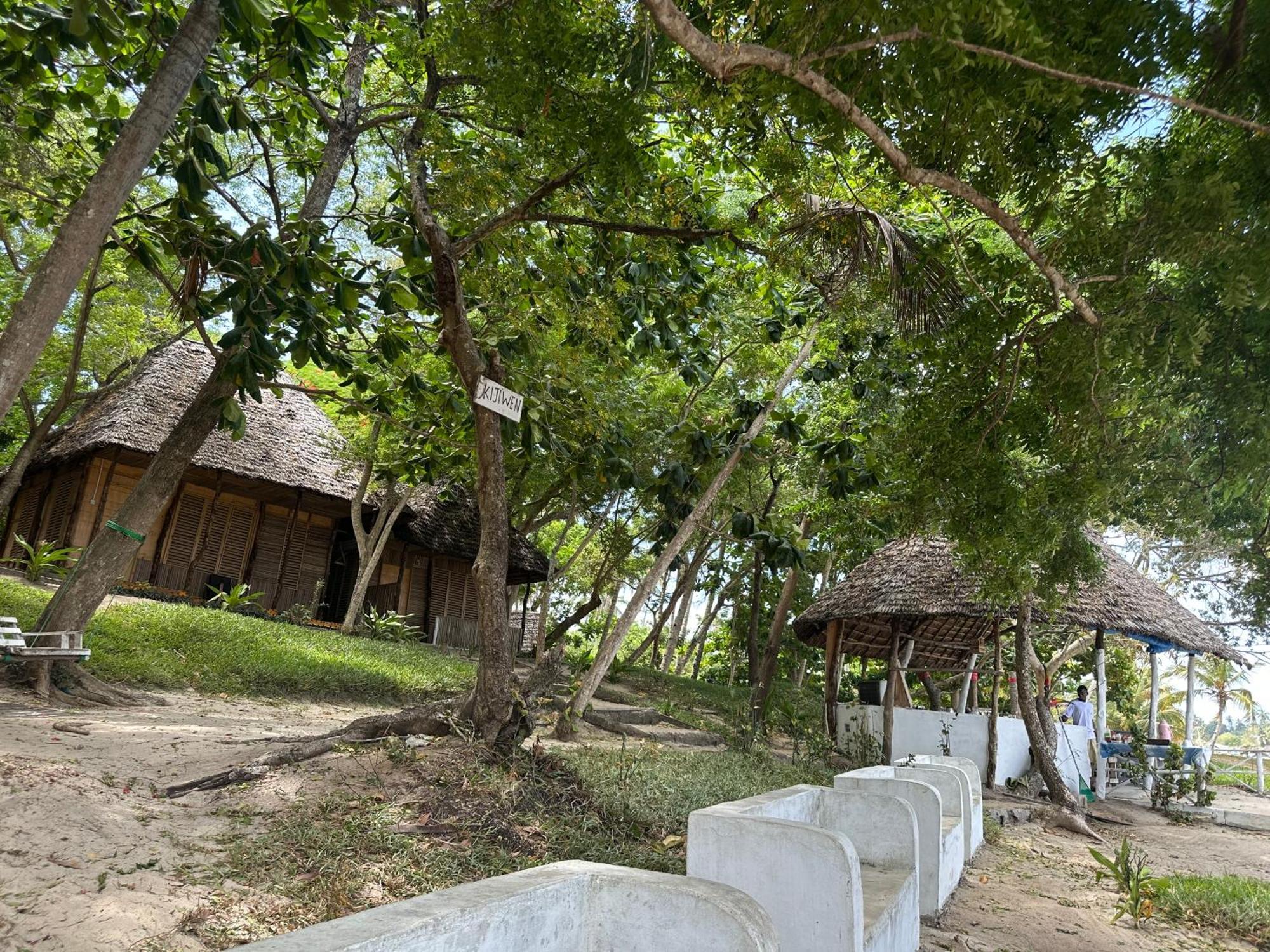 Maweni Beach Bungalows Кіліндоні Екстер'єр фото