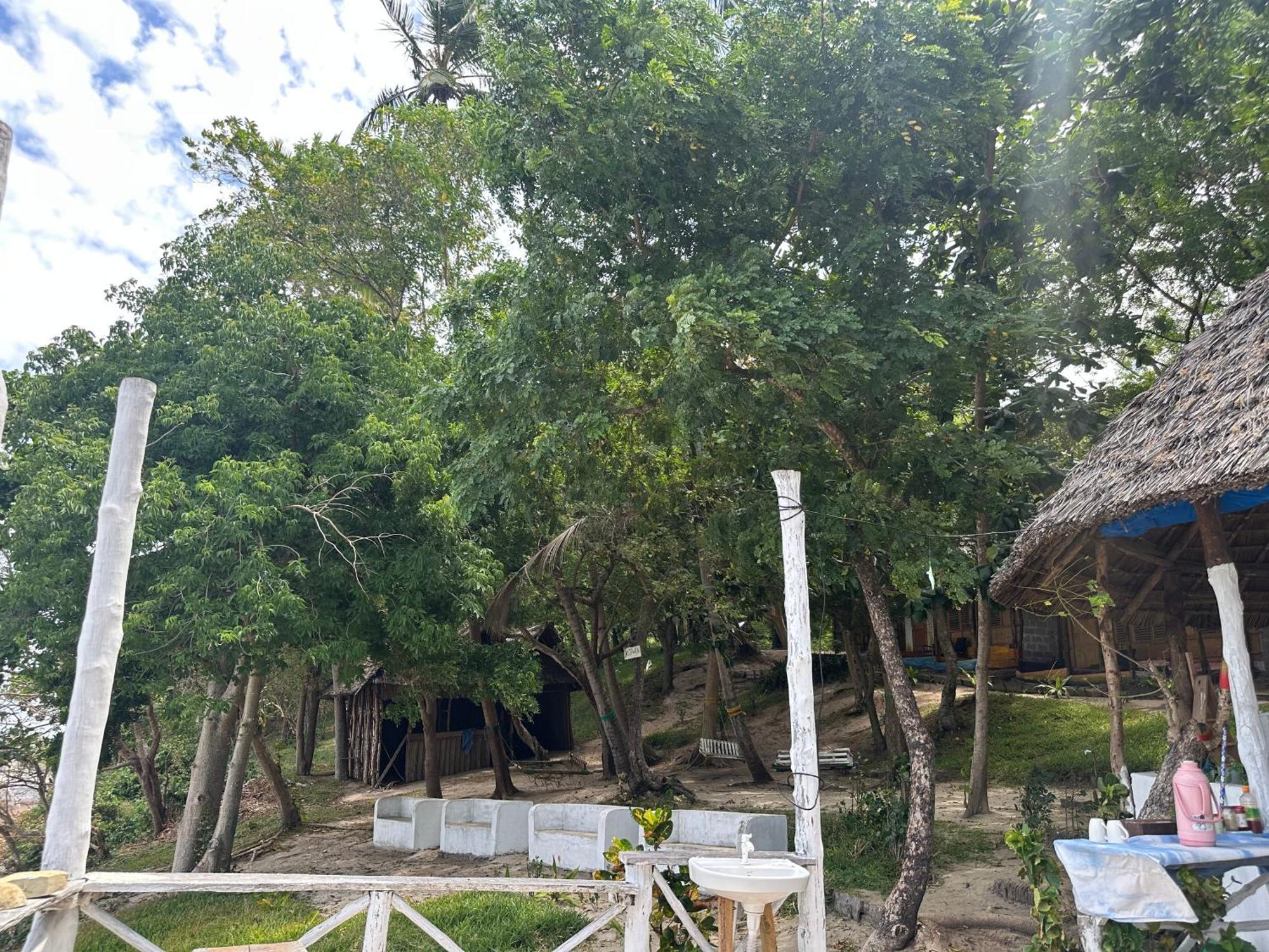 Maweni Beach Bungalows Кіліндоні Екстер'єр фото